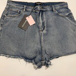 NWT PrettyLittleThing Light Blue Wash  Size 16 Plus Denim Shorts
